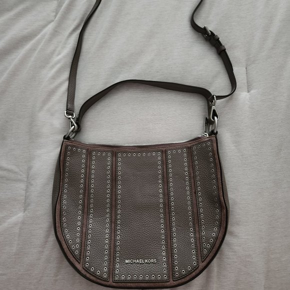MICHAEL KORS GROMMET STYLE  PURSE - Picture 1 of 9
